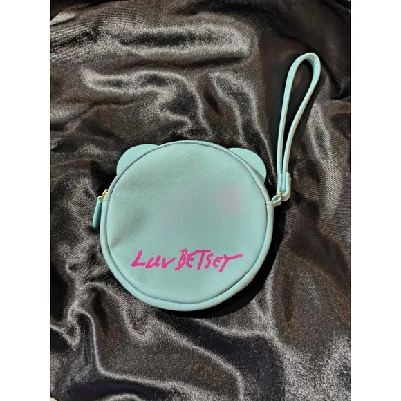 Betsey Johnson Circular Wristlet - Picture 3 of 6